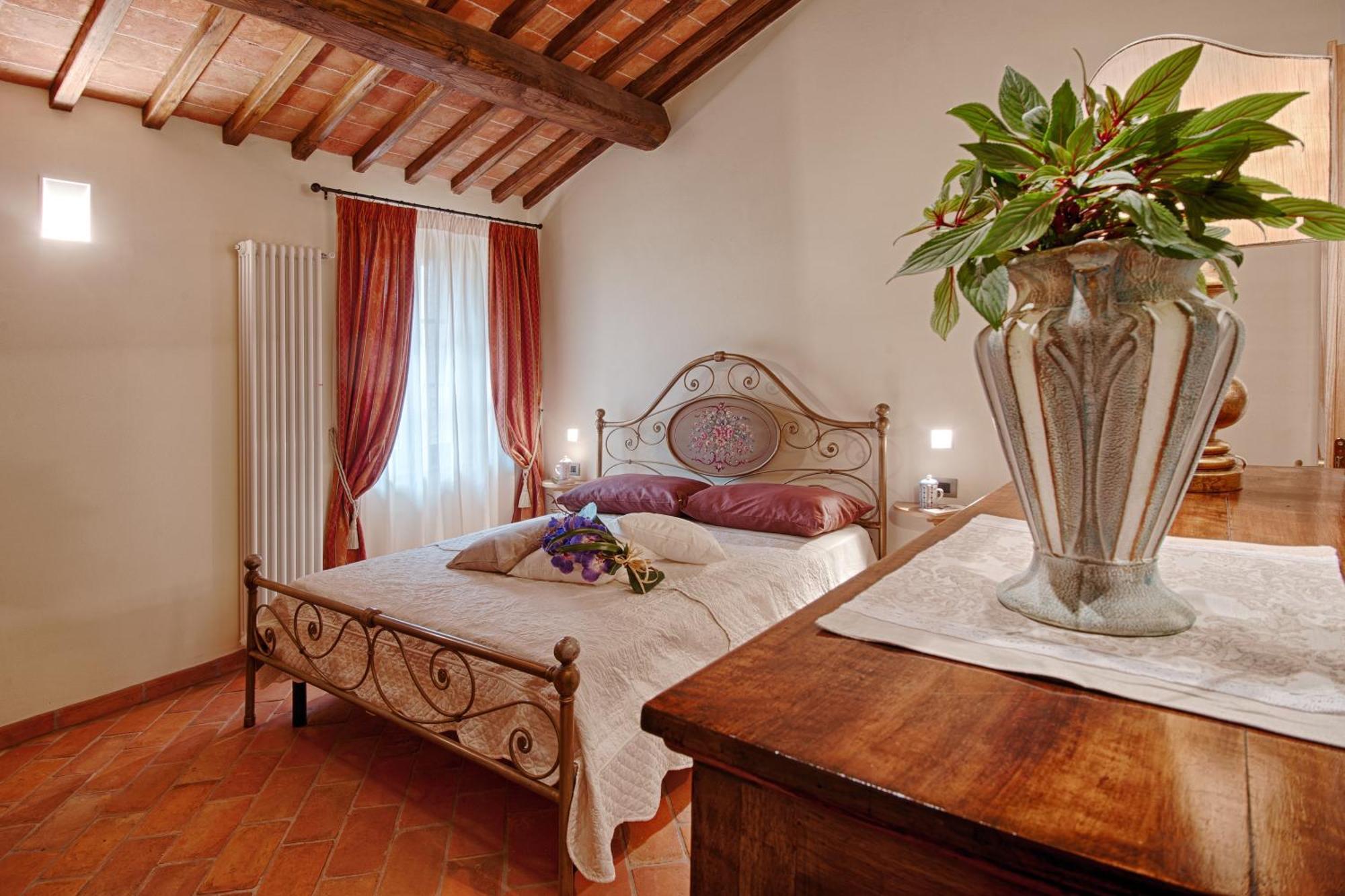 Relais La Costa Historical Residence Monteriggioni Bagian luar foto