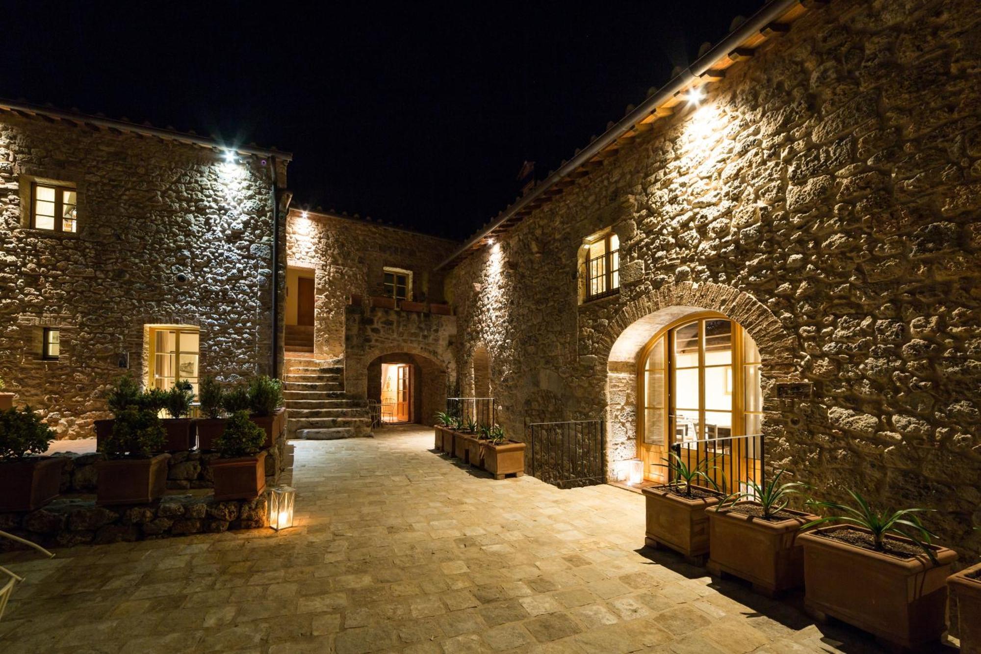Relais La Costa Historical Residence Monteriggioni Bagian luar foto
