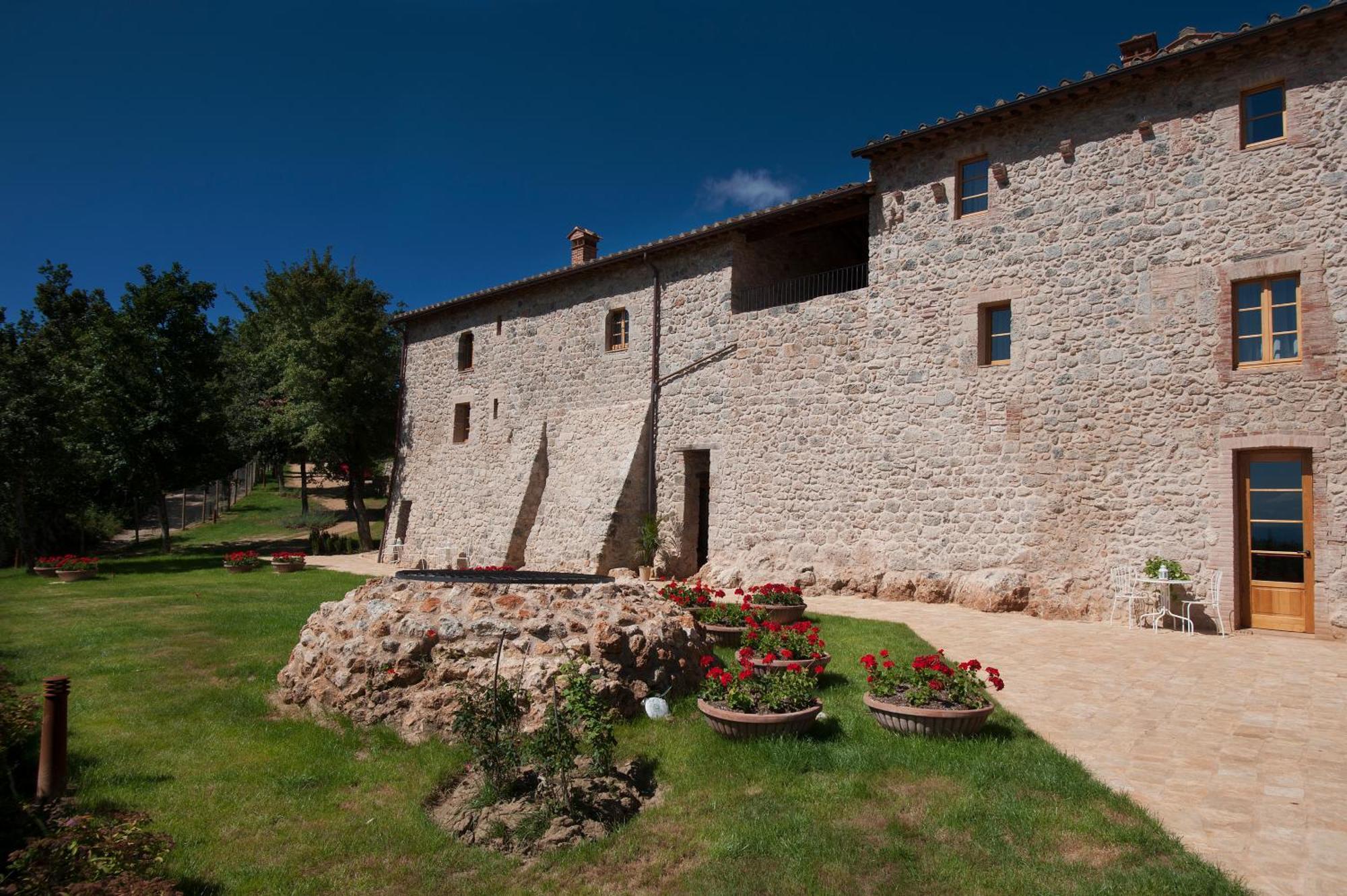 Relais La Costa Historical Residence Monteriggioni Bagian luar foto