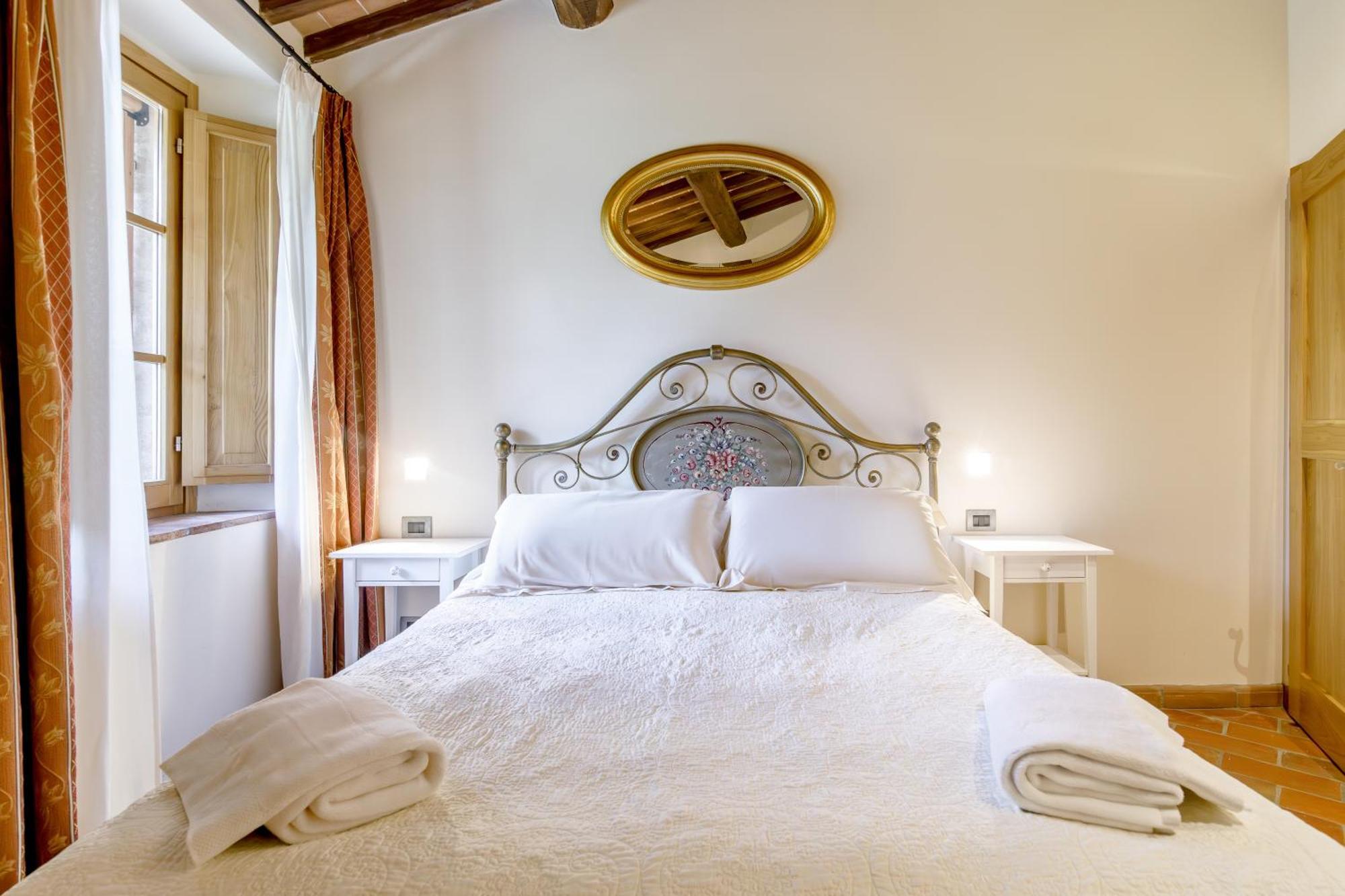 Relais La Costa Historical Residence Monteriggioni Bagian luar foto