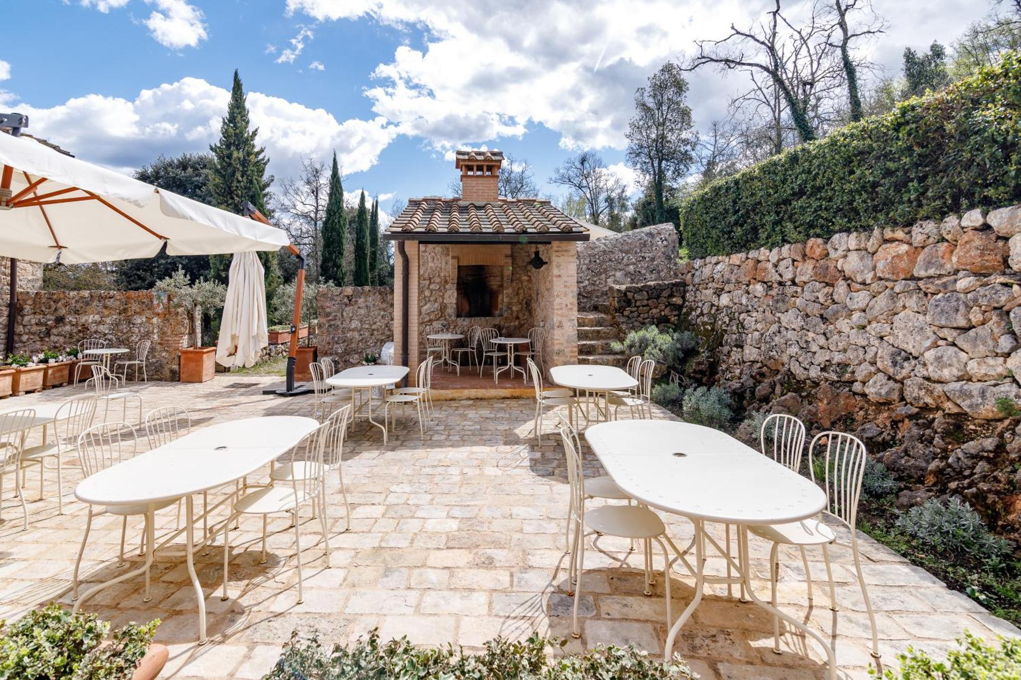 Relais La Costa Historical Residence Monteriggioni Bagian luar foto
