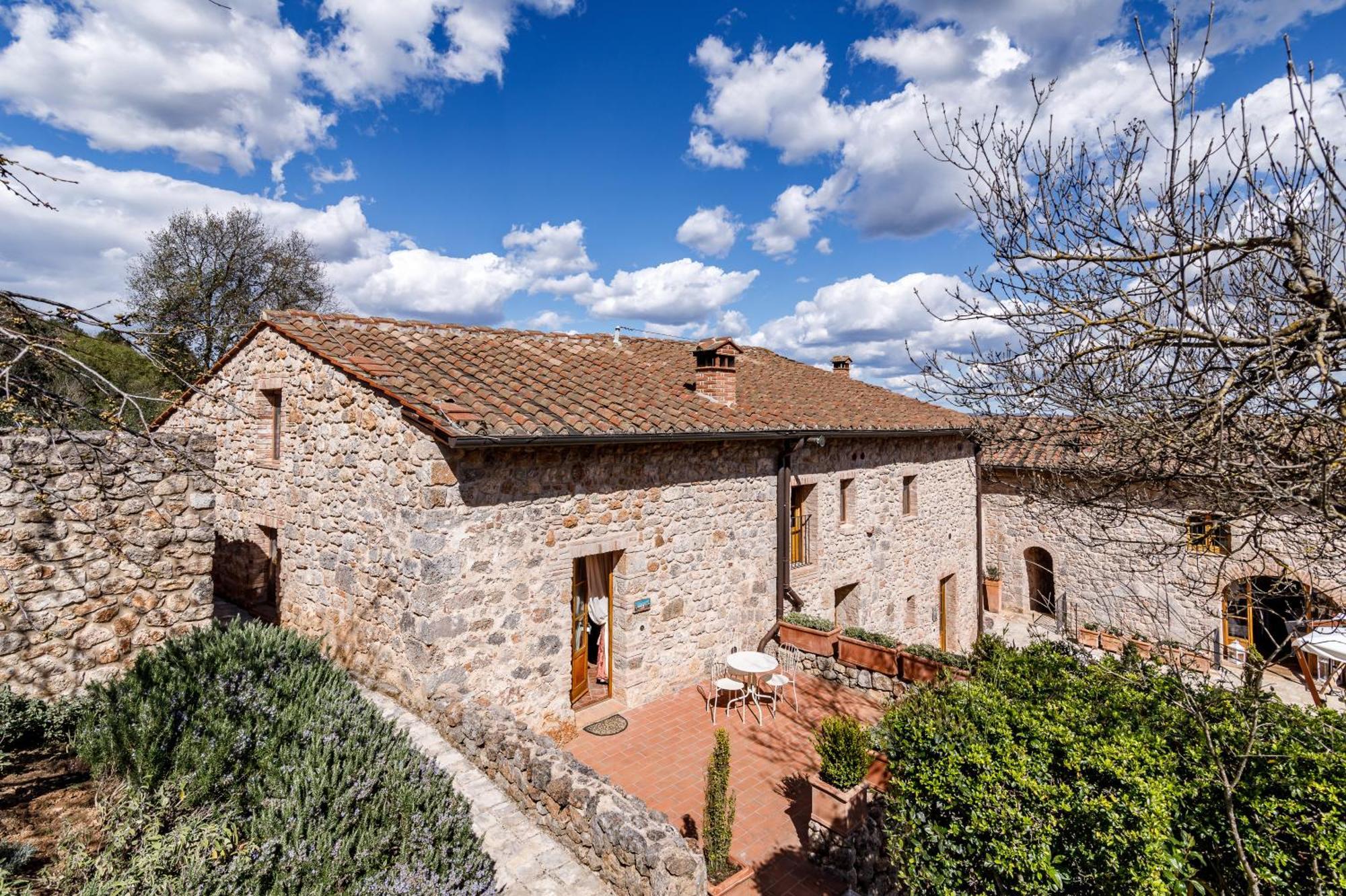 Relais La Costa Historical Residence Monteriggioni Bagian luar foto