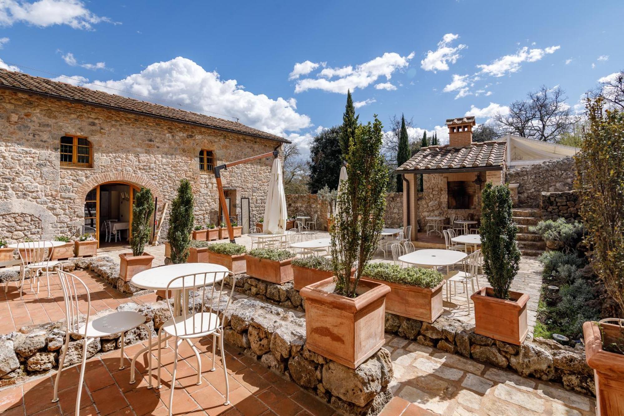 Relais La Costa Historical Residence Monteriggioni Bagian luar foto