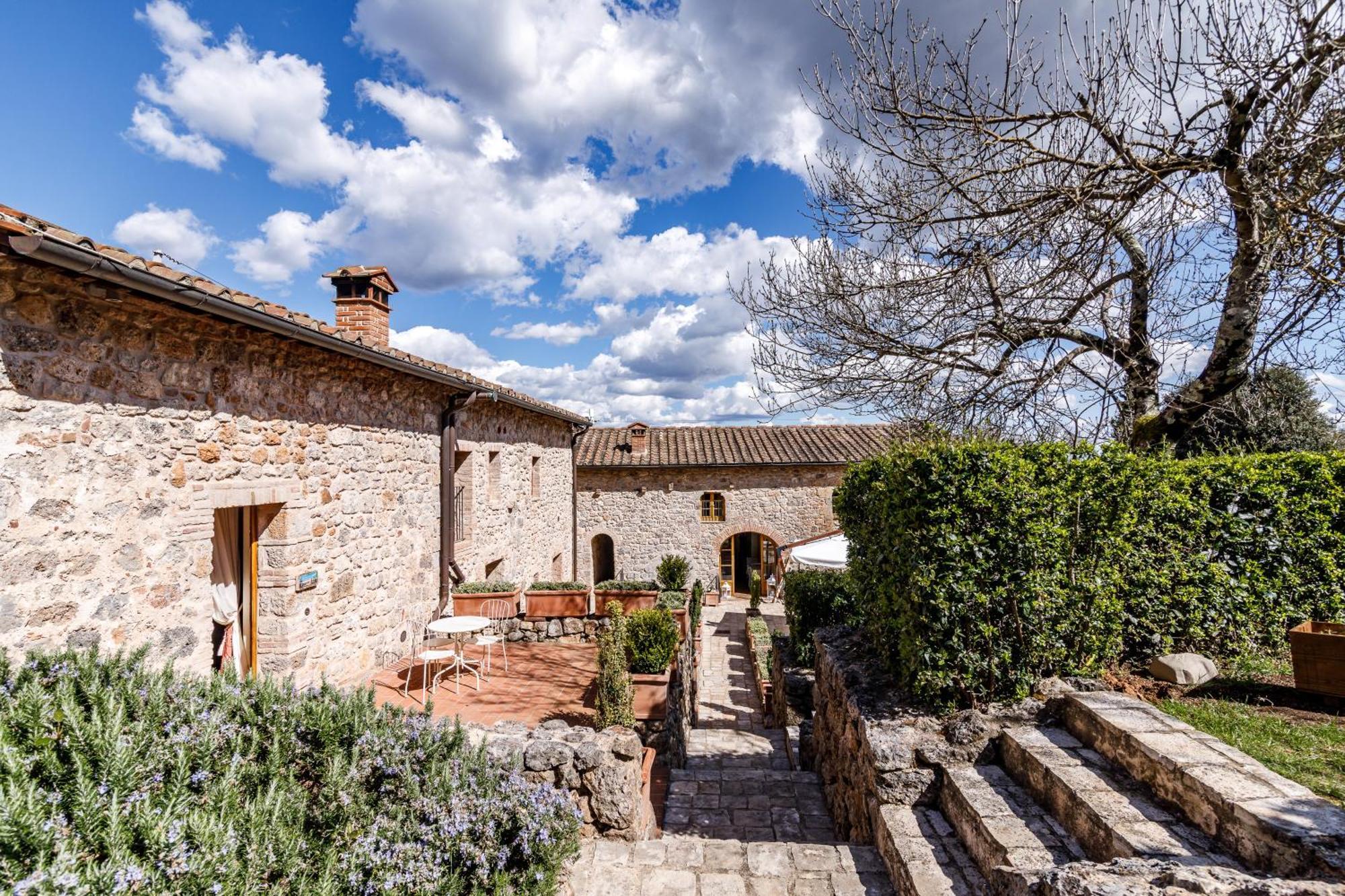 Relais La Costa Historical Residence Monteriggioni Bagian luar foto