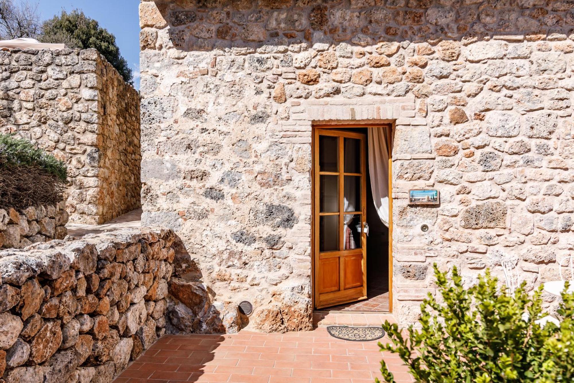 Relais La Costa Historical Residence Monteriggioni Bagian luar foto