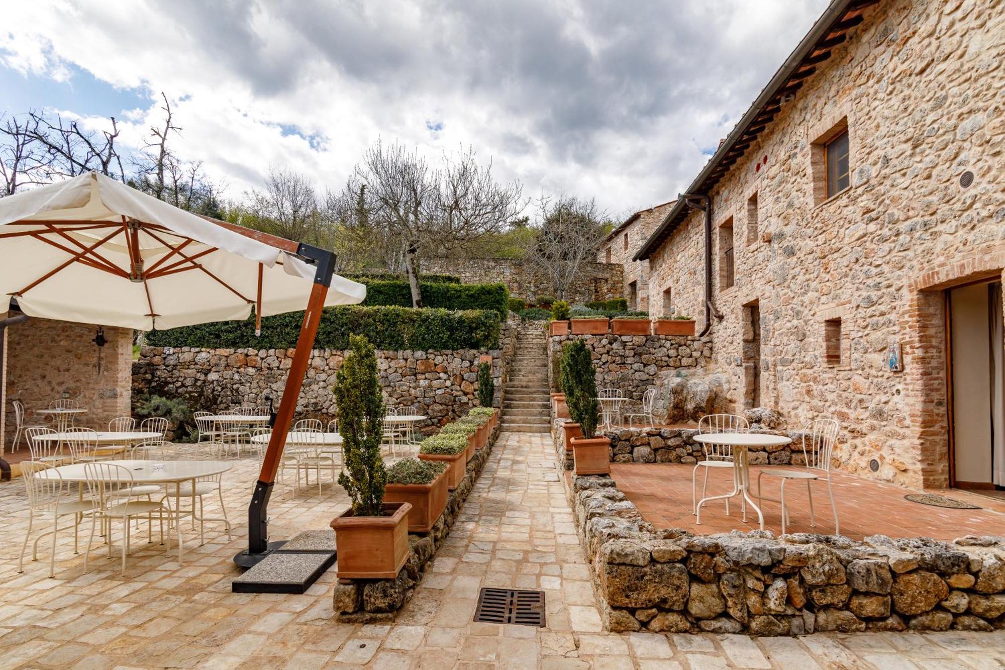 Relais La Costa Historical Residence Monteriggioni Bagian luar foto