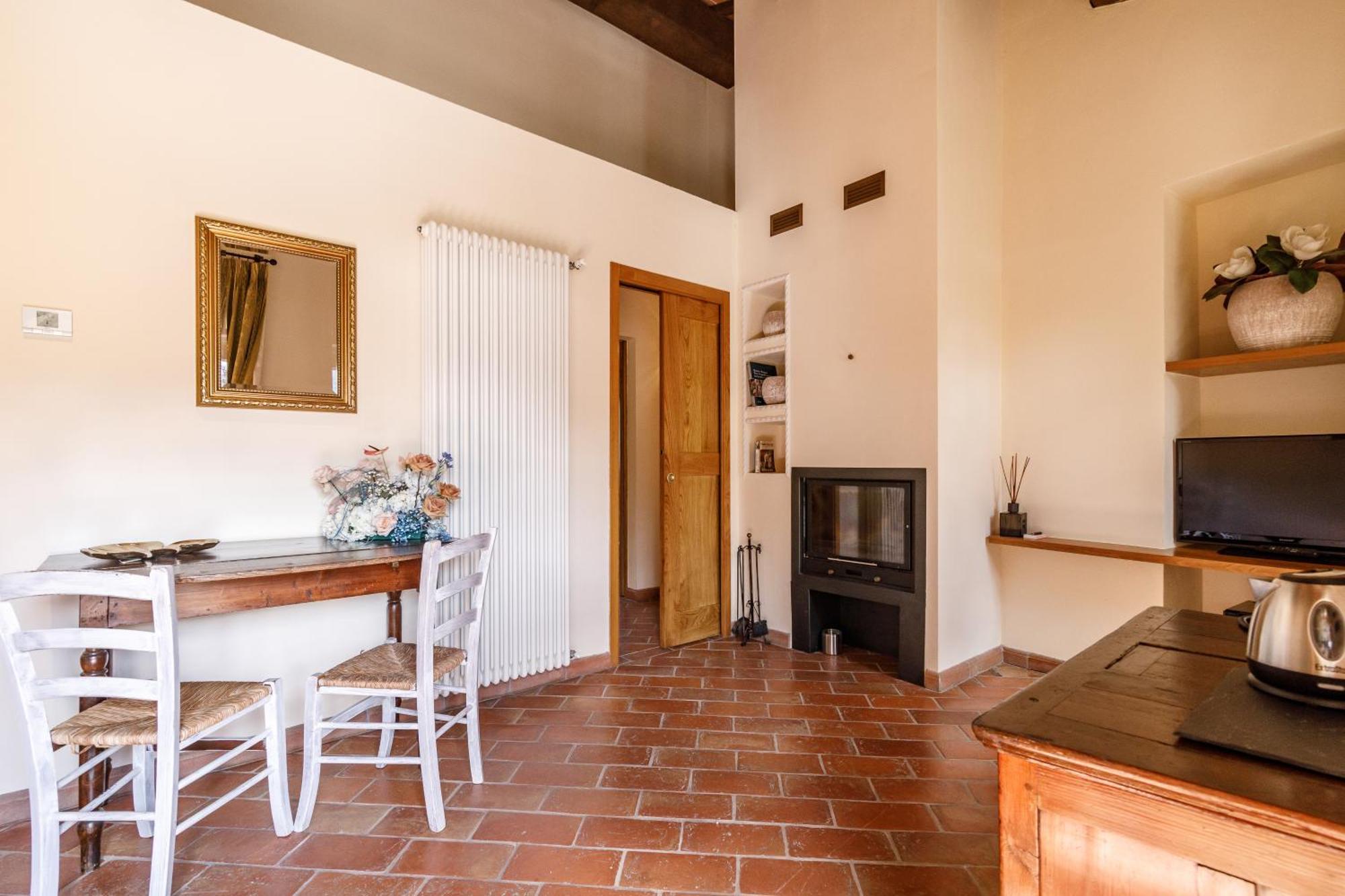 Relais La Costa Historical Residence Monteriggioni Bagian luar foto