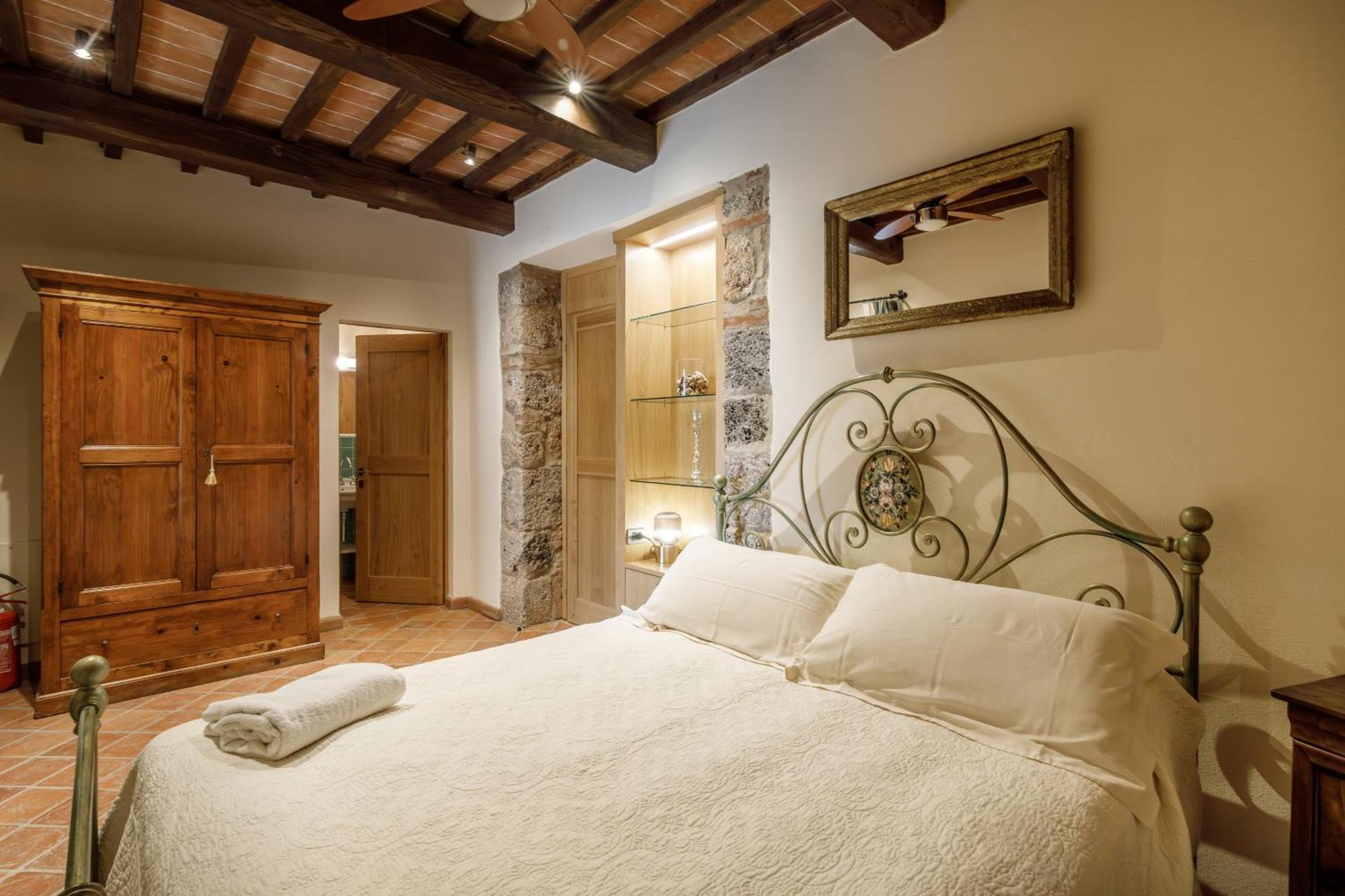 Relais La Costa Historical Residence Monteriggioni Bagian luar foto