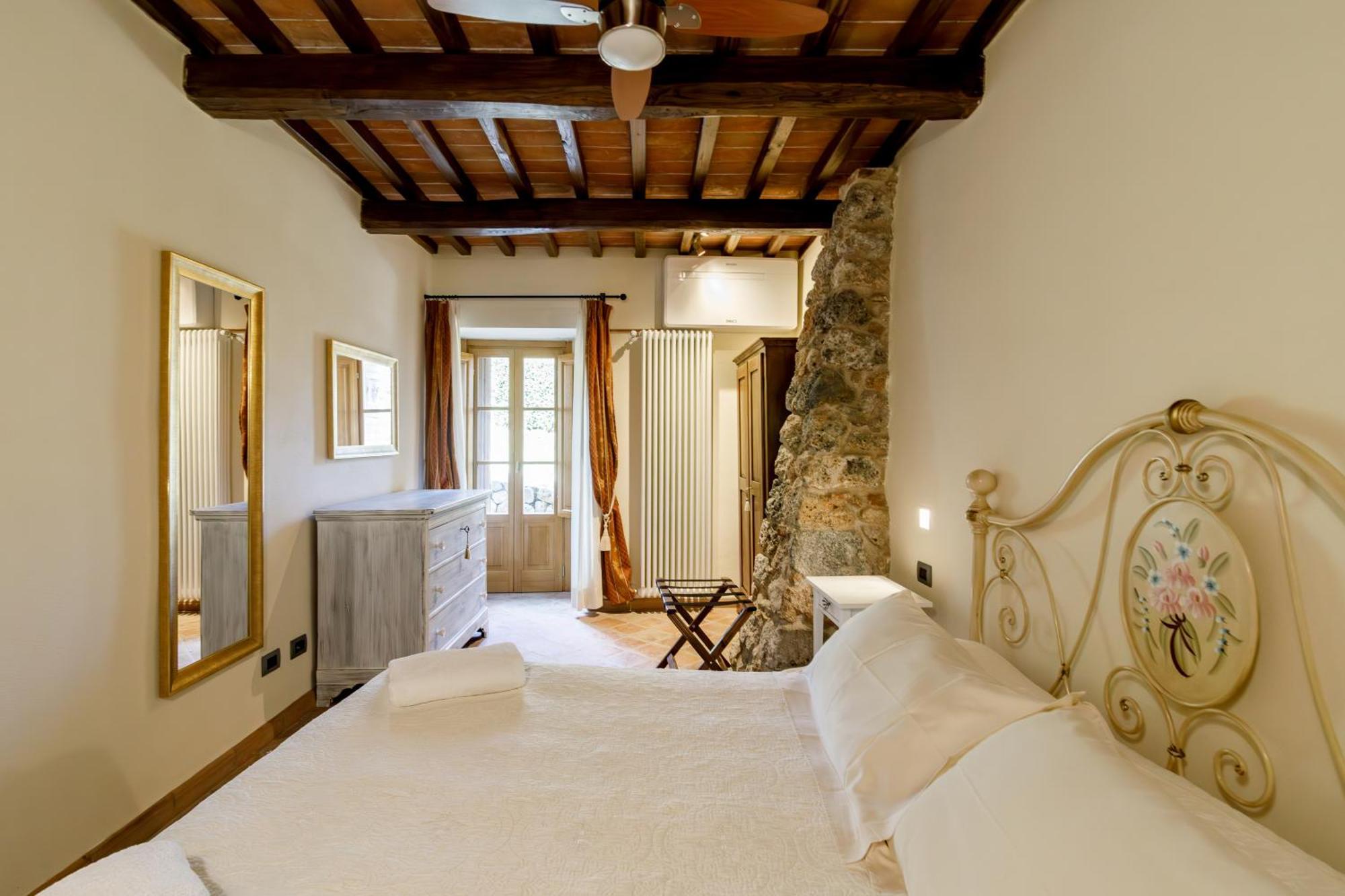 Relais La Costa Historical Residence Monteriggioni Bagian luar foto
