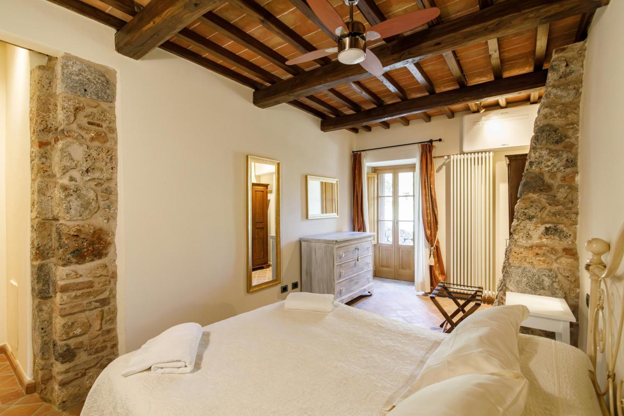 Relais La Costa Historical Residence Monteriggioni Bagian luar foto